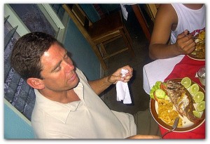 Costa-Rica-Guy-with-pescado-entero-y-patacones